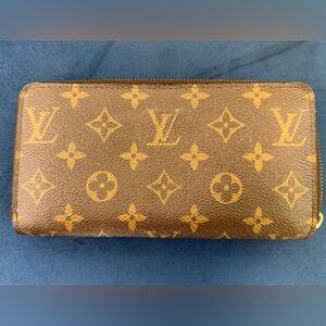 Louis Vuitton Monogram Zippy Wallet